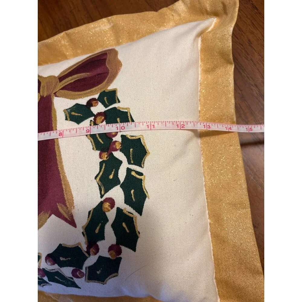 Christmas‎ Wreath Decorative Throw Pillow With Gold Border
